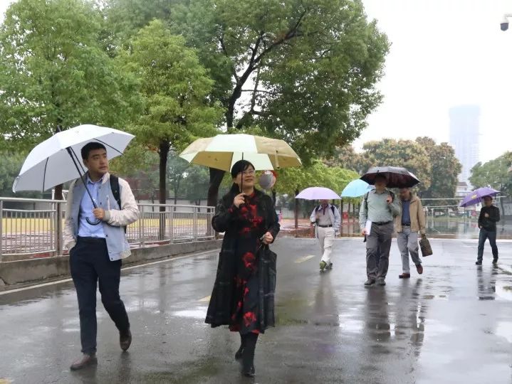 教育部科技司一行赴伍家实小北山校区开展“网络学习空间人人通”调研(图2)